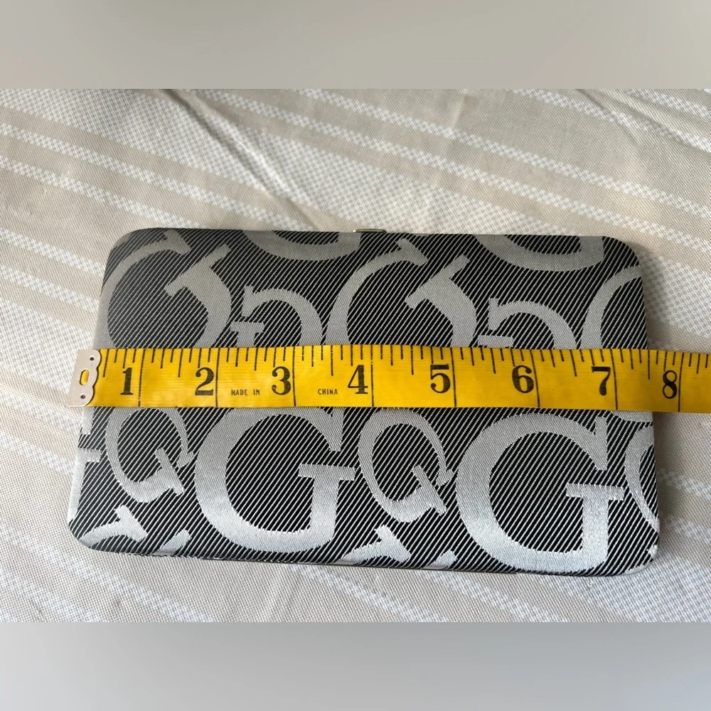 🌸4/$25 Silver/Black “G” snap wallet/clutch